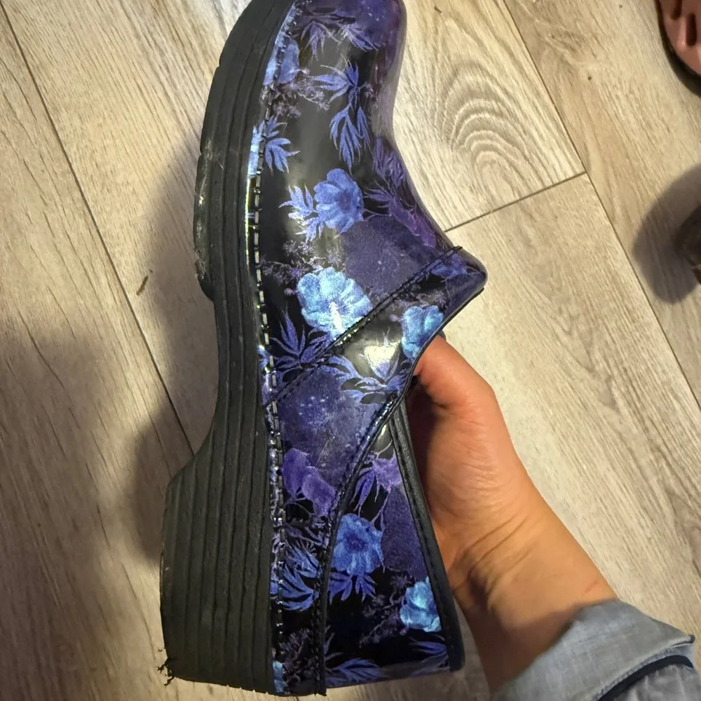Floral Patterned Clogs - Picture 4 of 6